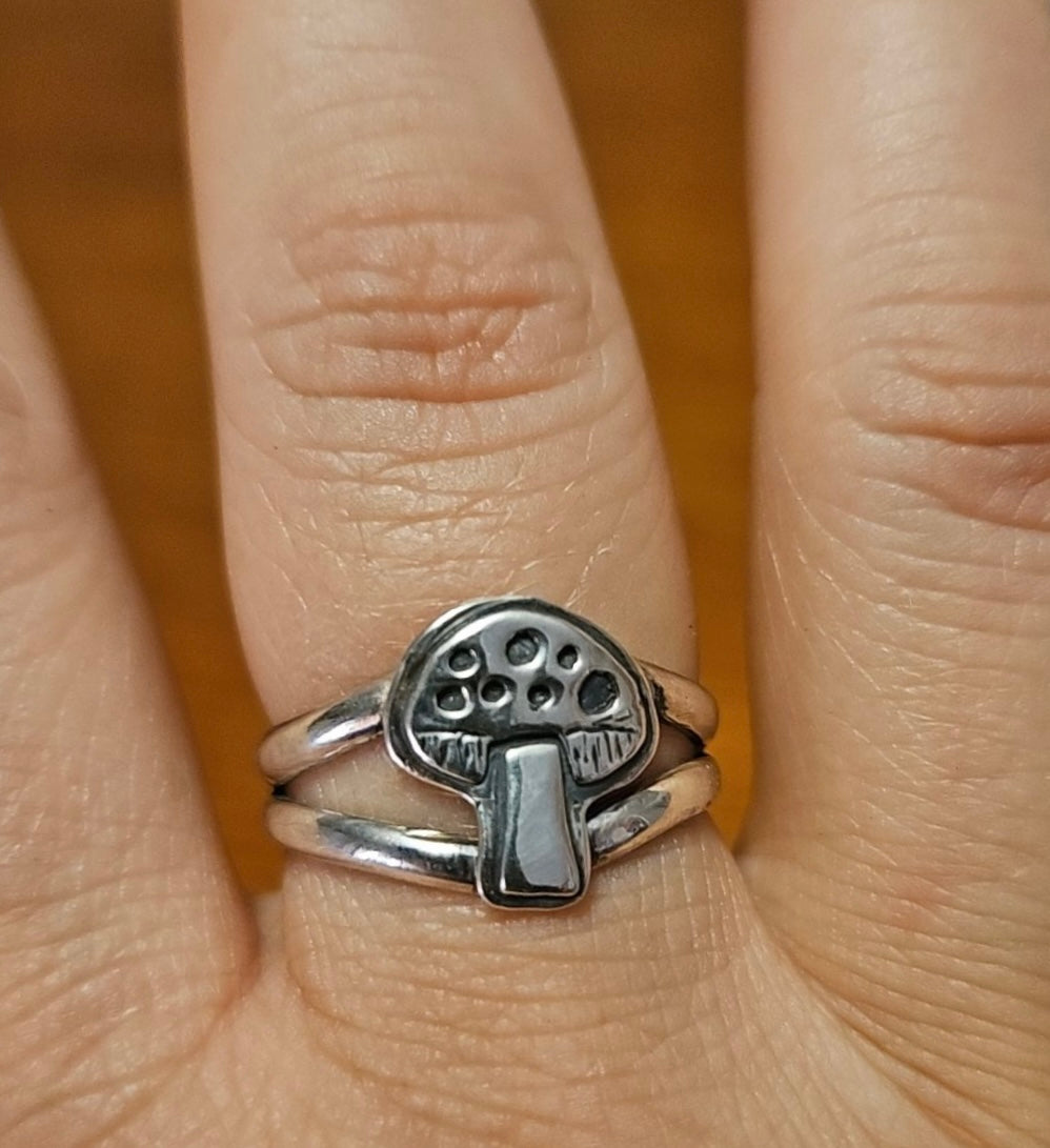 Mushie Ring